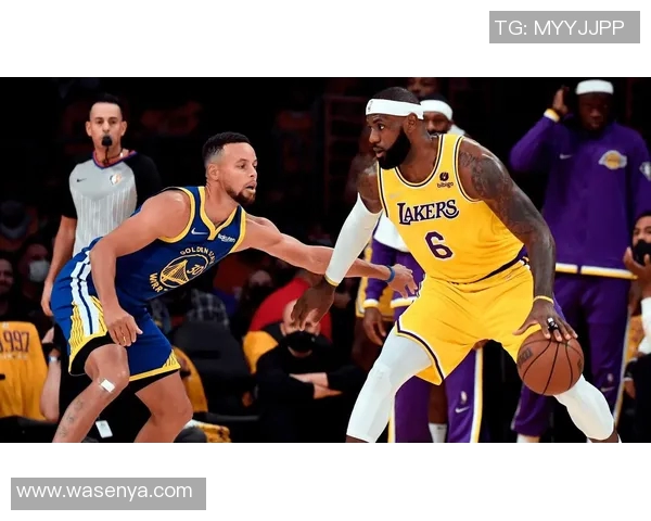 爵士与湖人激战正酣NBA赛季焦点对决引发球迷热议