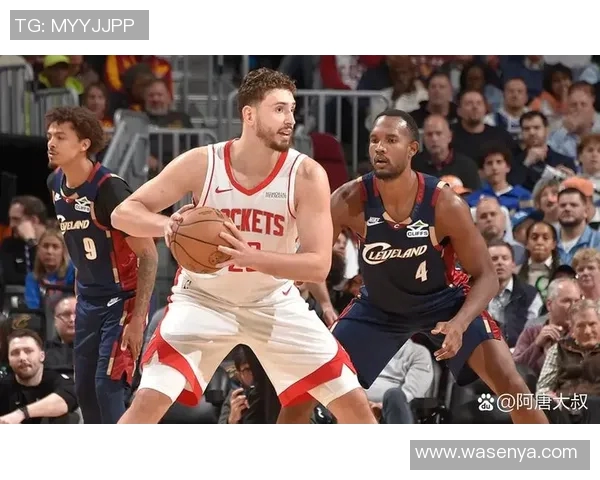 勇士与火箭激战正酣5月17日NBA季后赛精彩对决即将上演 勇士与火箭激战正酣5月17日NBA季后赛精彩对决即将上演