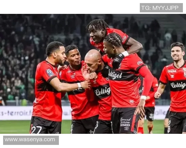 甘冈在主场迎战里昂展现强劲实力成功赢得比赛荣耀