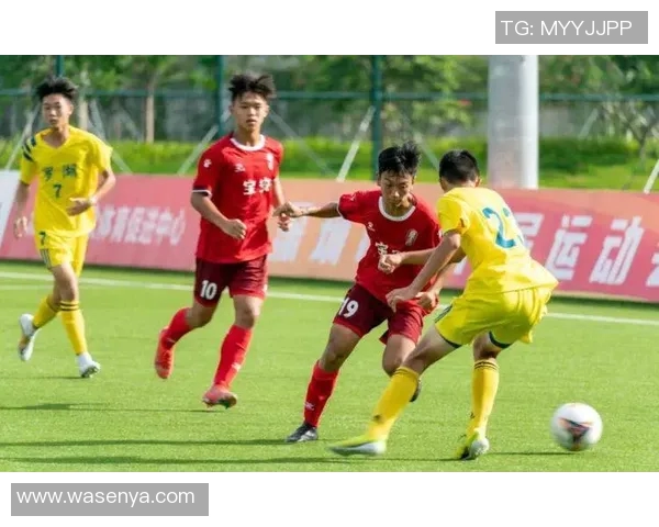 深圳足球队以61分领跑大师赛积分榜展现强劲实力